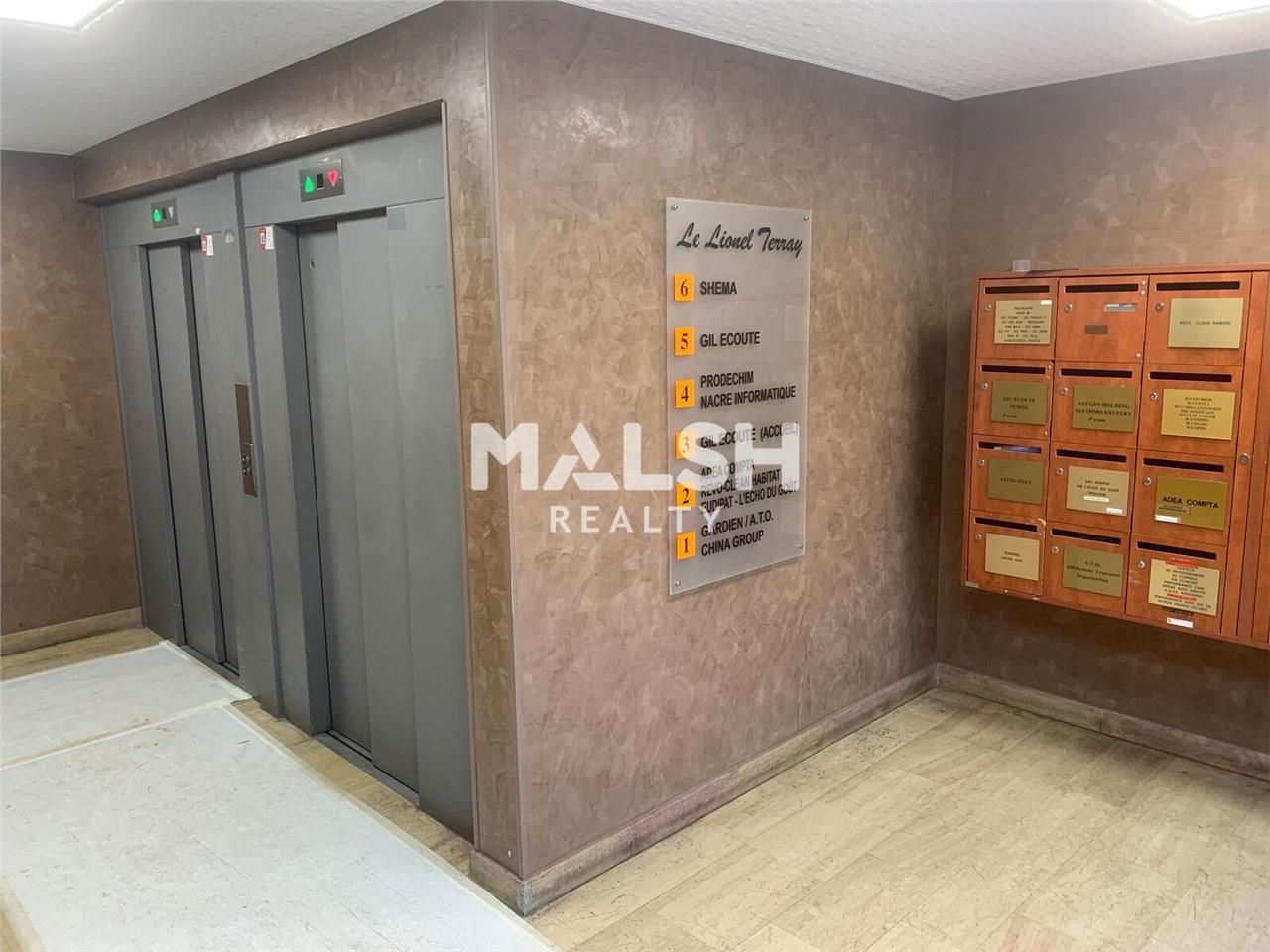 Nous vous proposons à la vente, des bureaux en bo