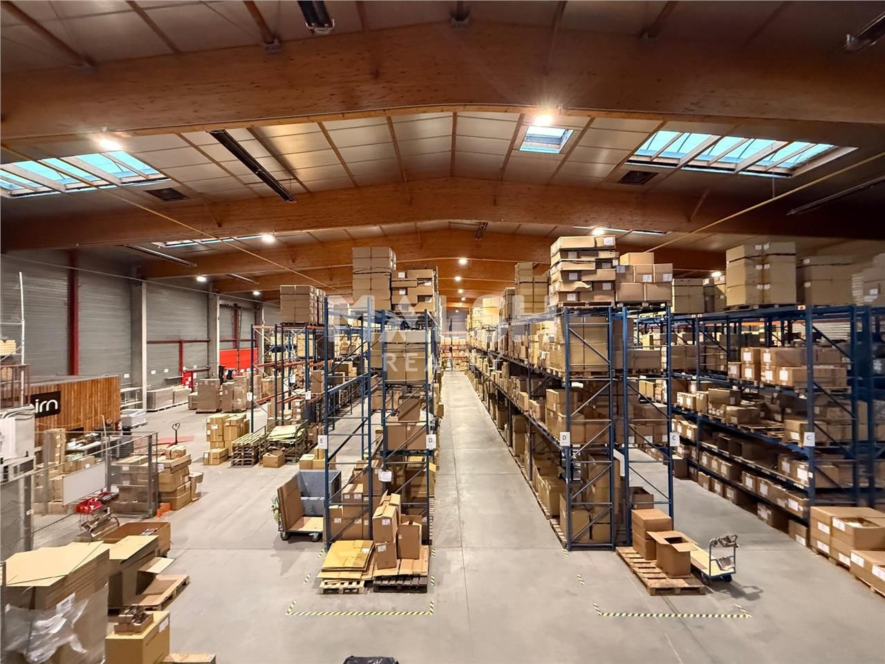 Sur un terrain indépendant et clos de 11 209 m², 