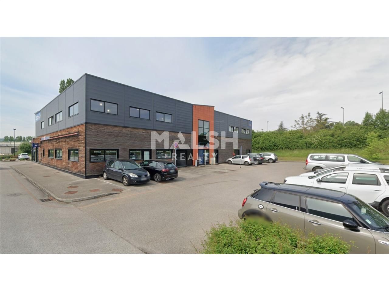 Au sein de la zone commerciale des Sayes de l'Isl