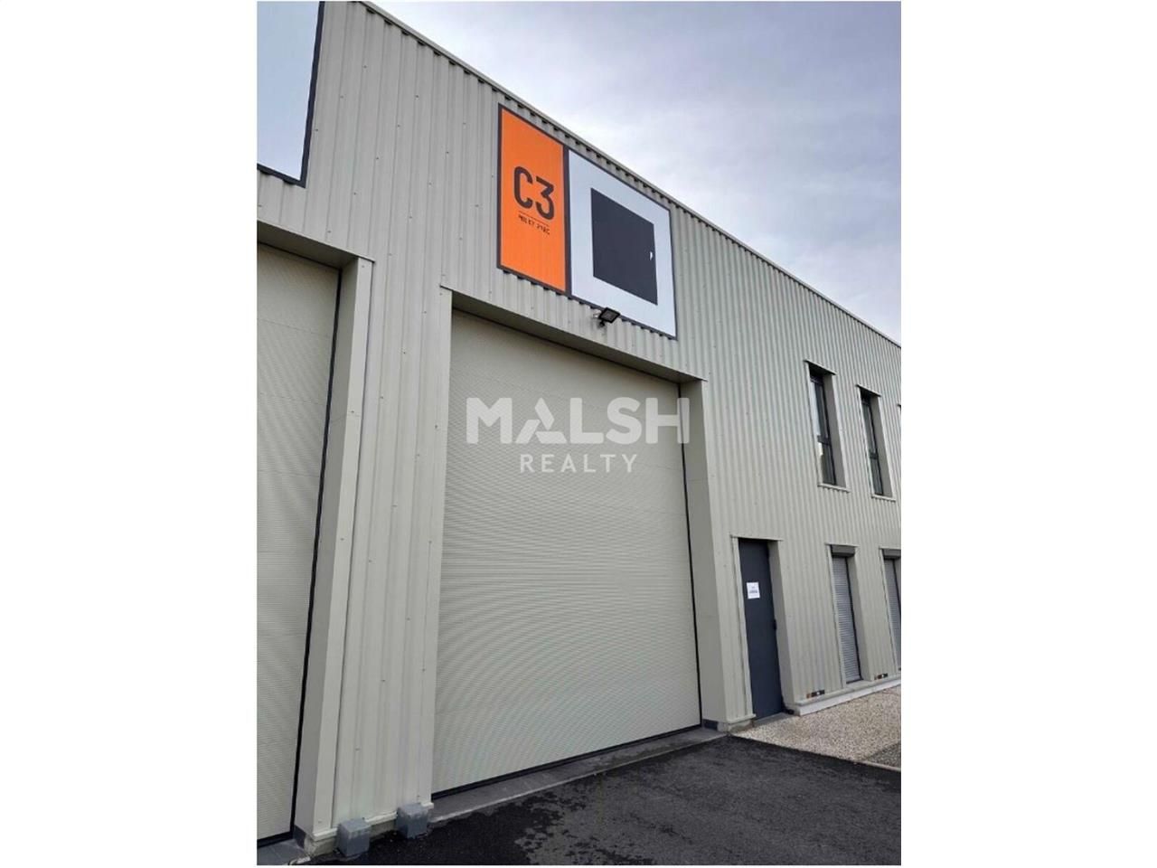 Au sein d'un parc d'activités récent à Décines-Ch