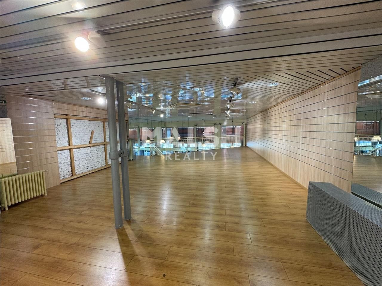 Nous vous proposons à la location un local commer