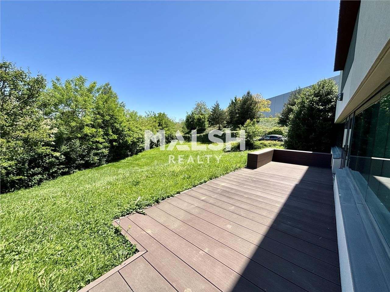 Nous vous proposons à la vente 335 m² de bureaux 