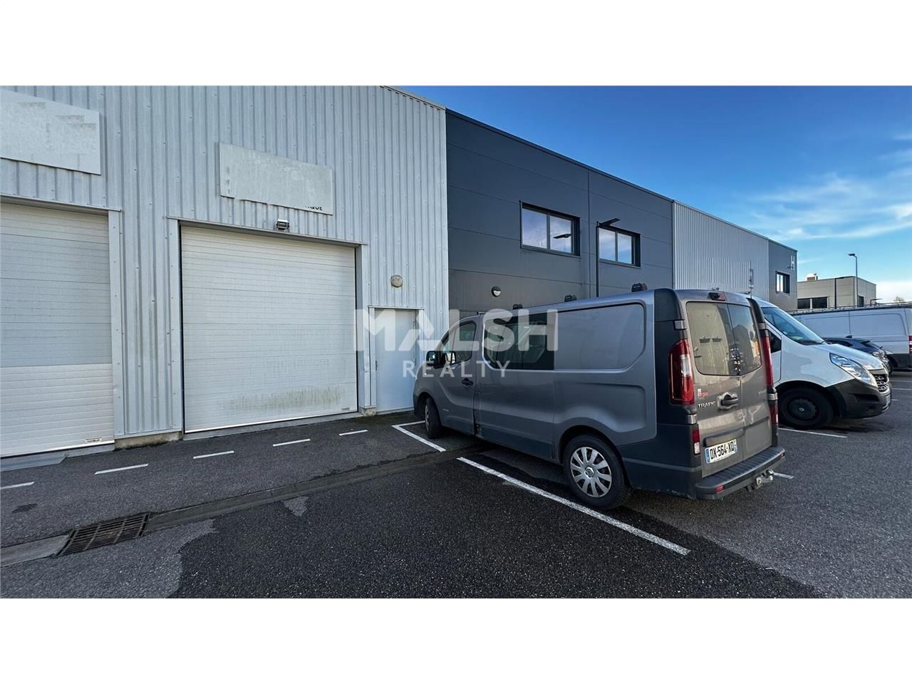 Au sein d'un ensemble immobilier d'activités à Ca