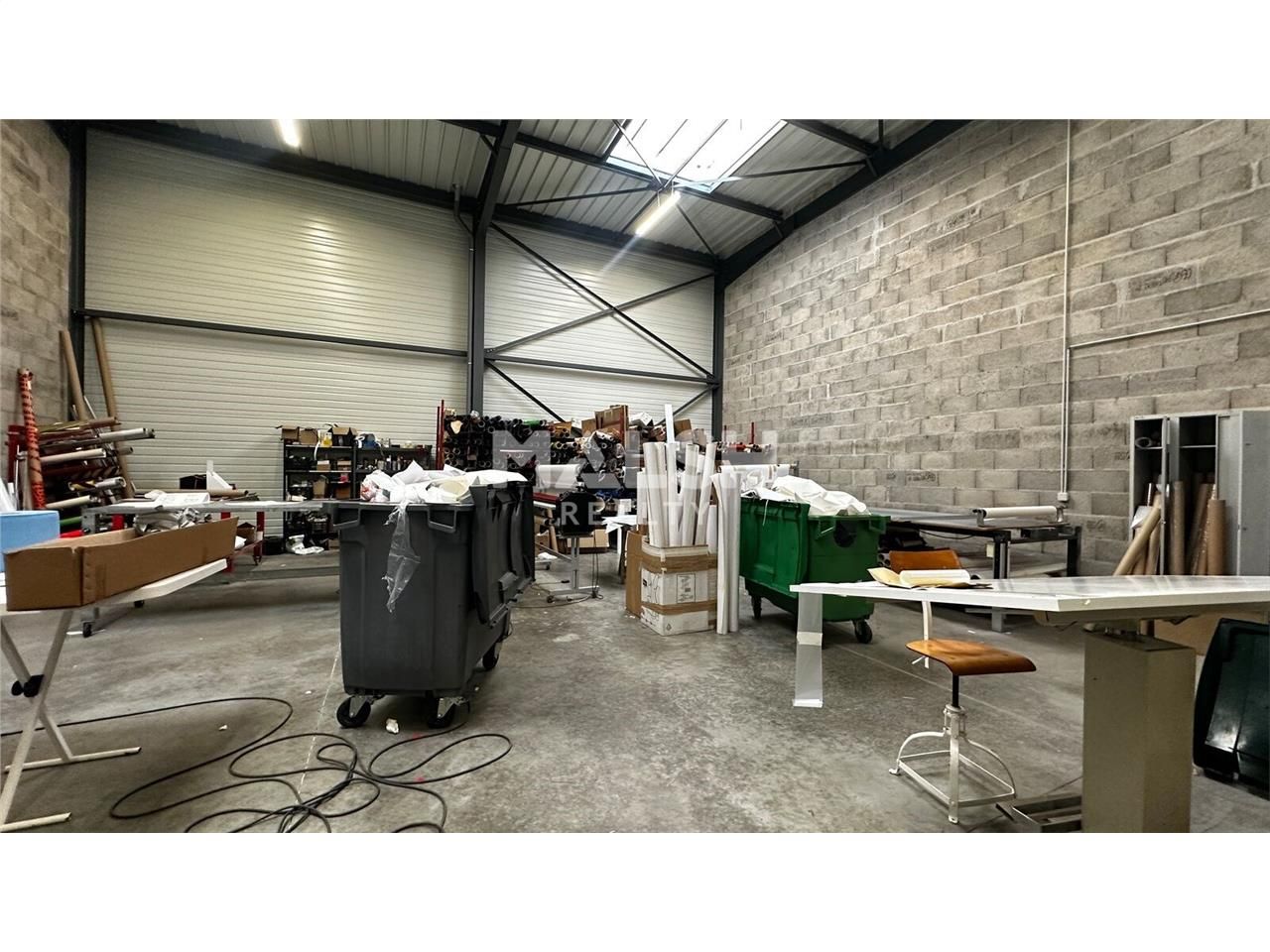 Au sein d'un ensemble immobilier d'activités à Ca