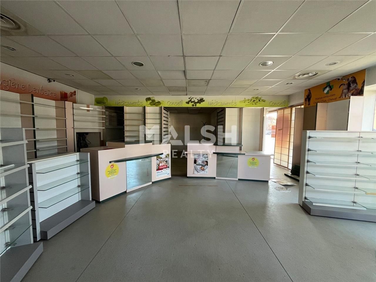 Nous vous proposons à la location un local commer