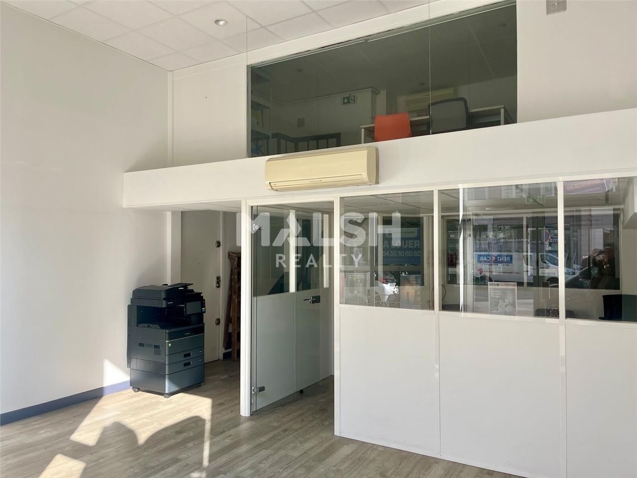 Nous vous proposons à la location, un local comme