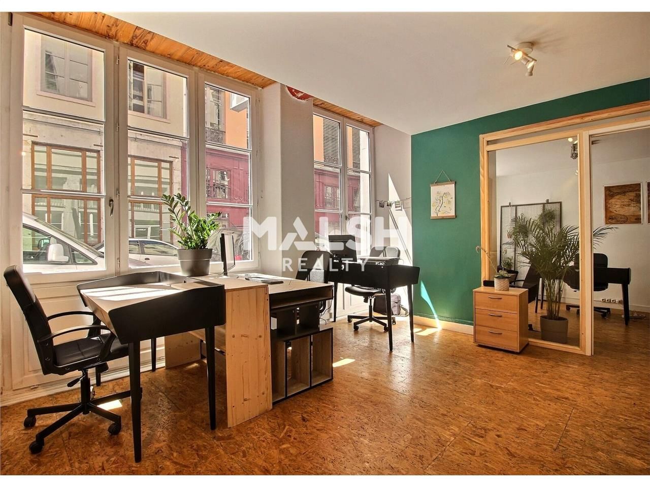 Nous vous proposons un local de 54 m², rare à la 