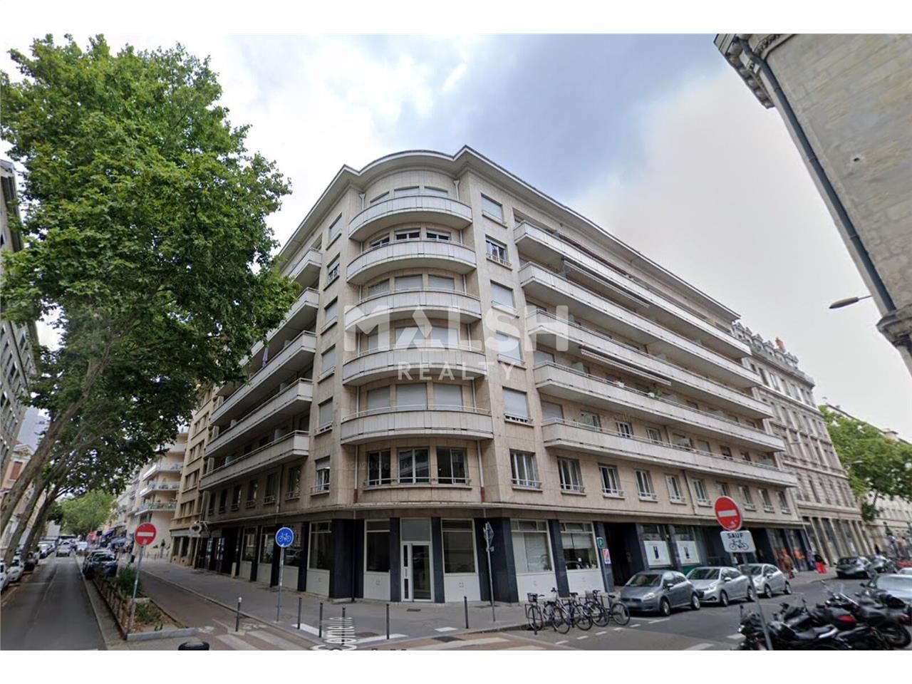 Nous vous proposons à la location un local commer