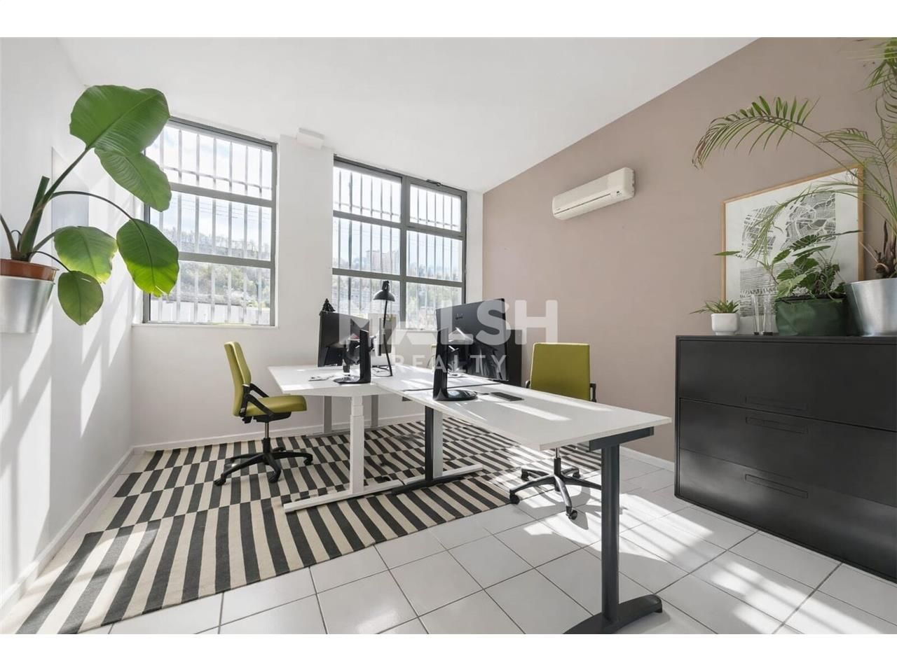 Nous vous proposons à la location un local commer