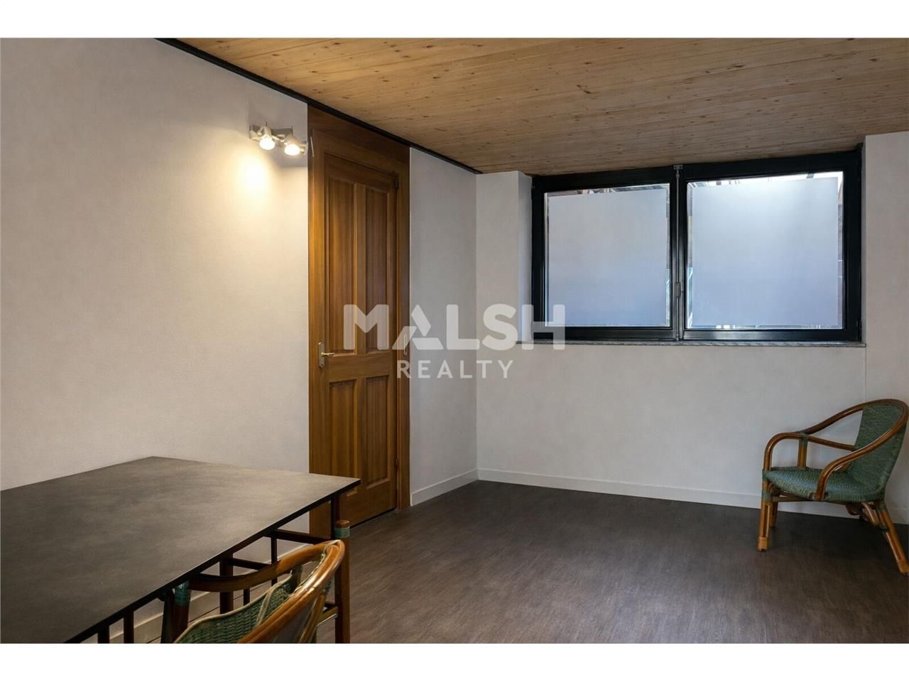 Nous vous proposons à la location un local commer