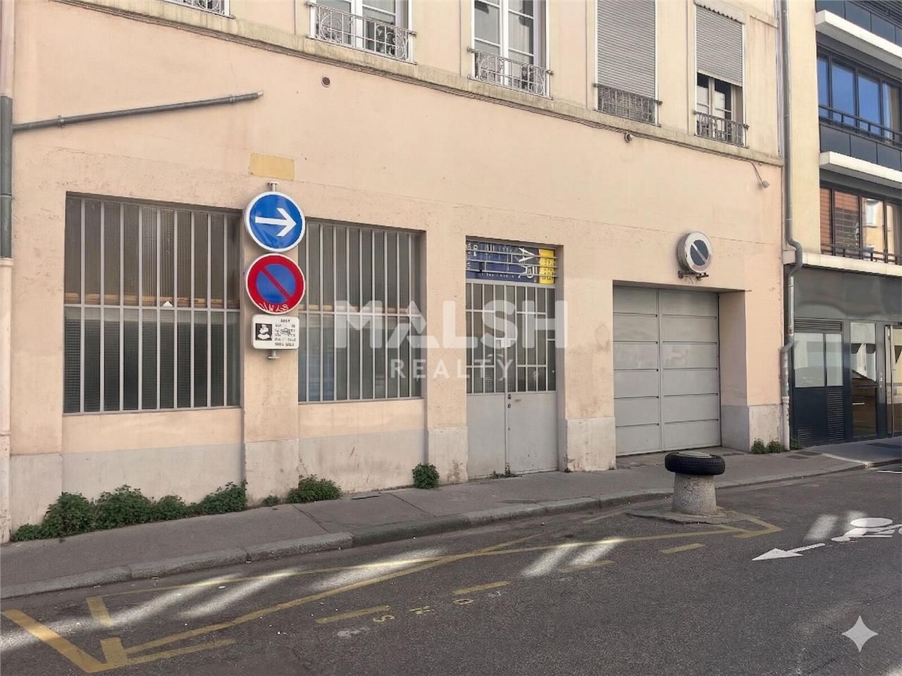 Nous vous proposons un local à la location de 80