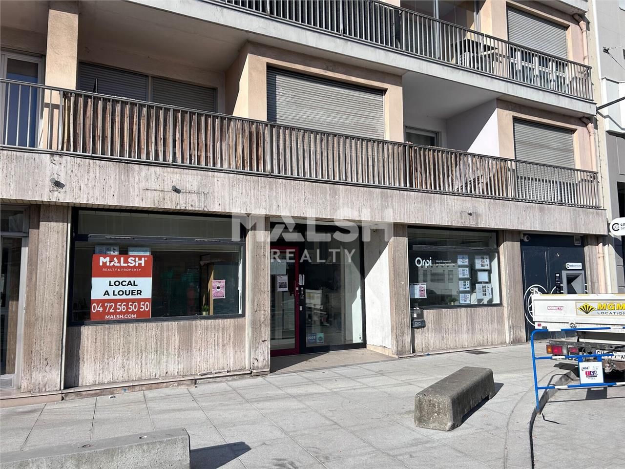 Nous vous proposons à la location un local de 194