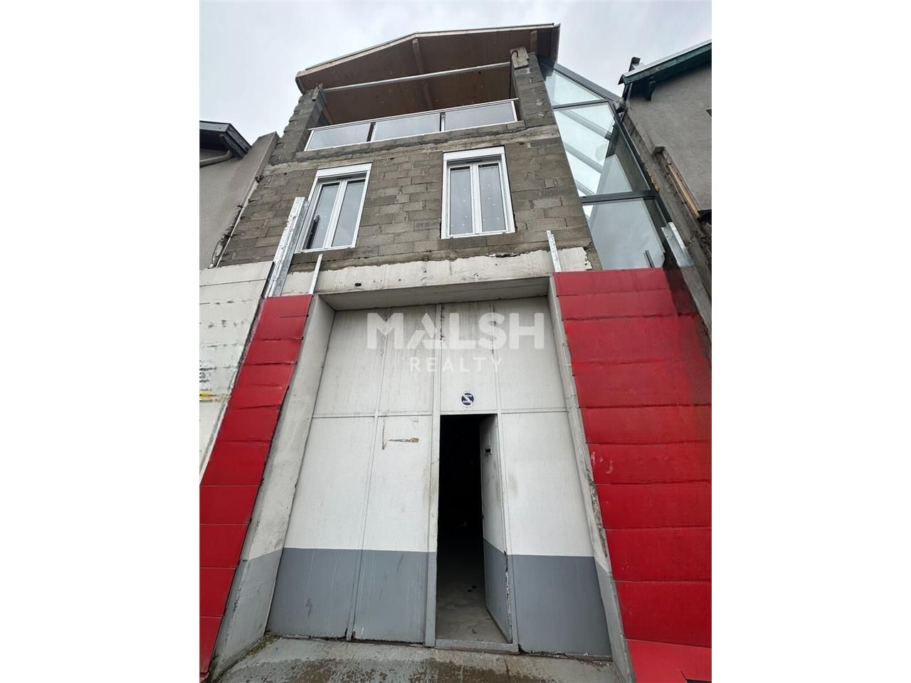 Nous vous proposons à la location un local commer