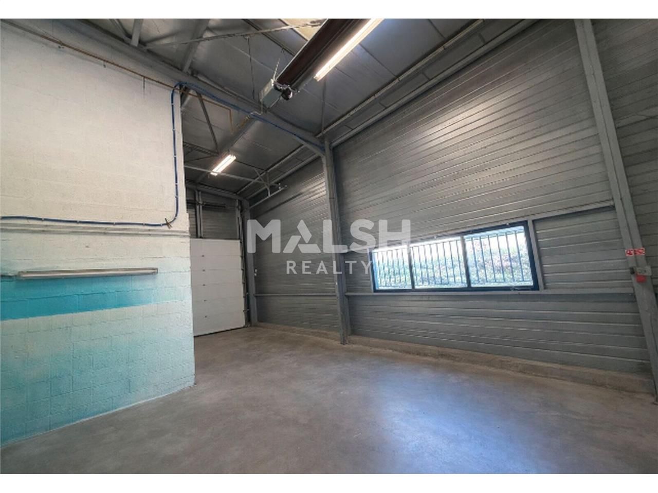Sur un terrain indépendant et clos de 3 583 m², n