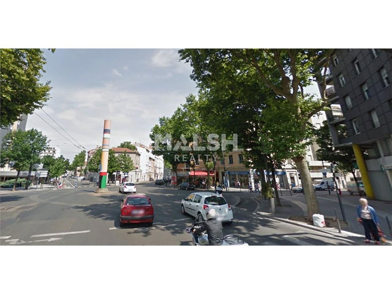 Nous vous proposons à la location un local commer