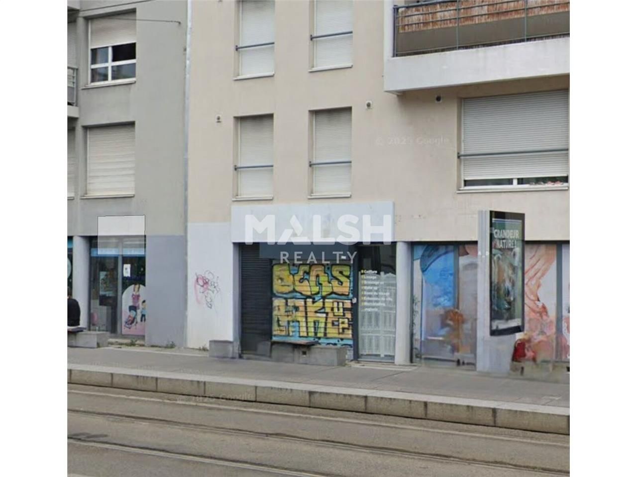 Nous vous proposons à la location un local commer