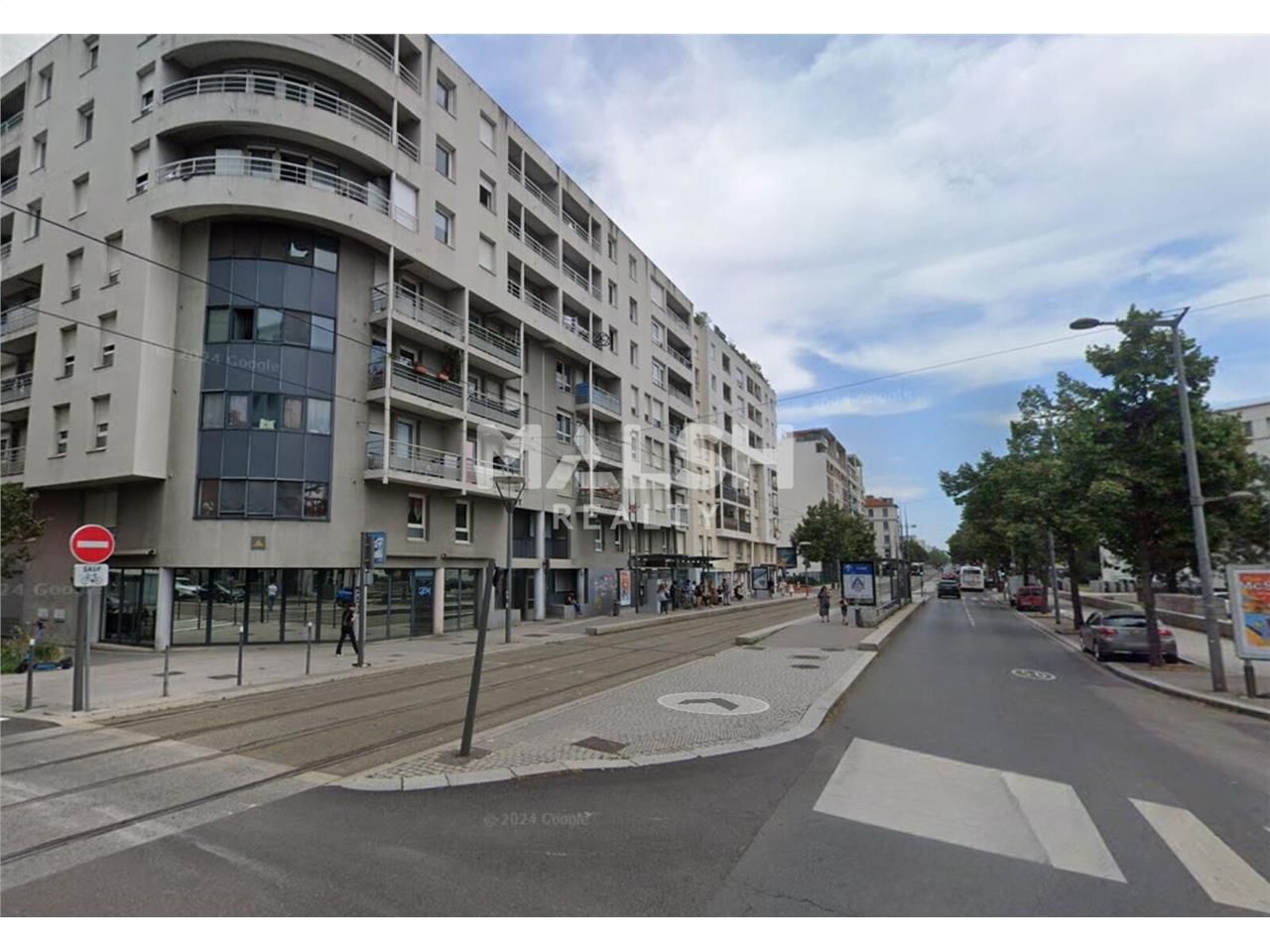 Nous vous proposons à la location un local commer