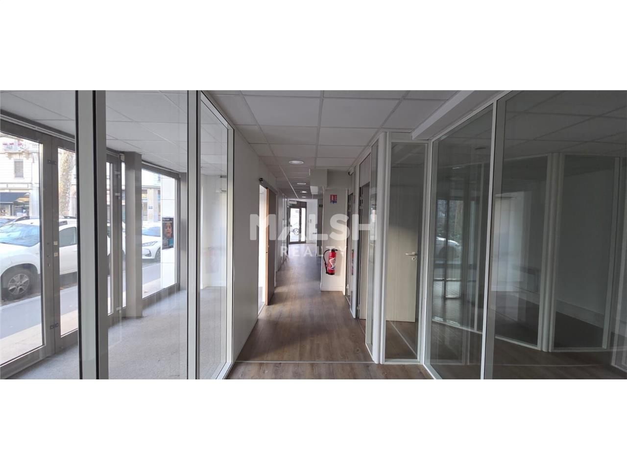 Nous vous proposons à la location un local commer