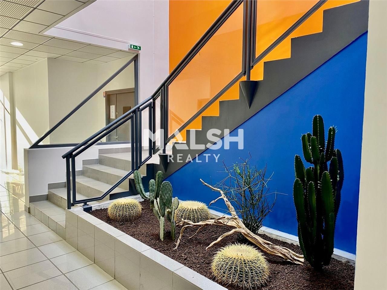 Nous vous proposons à la location 190 m² de burea