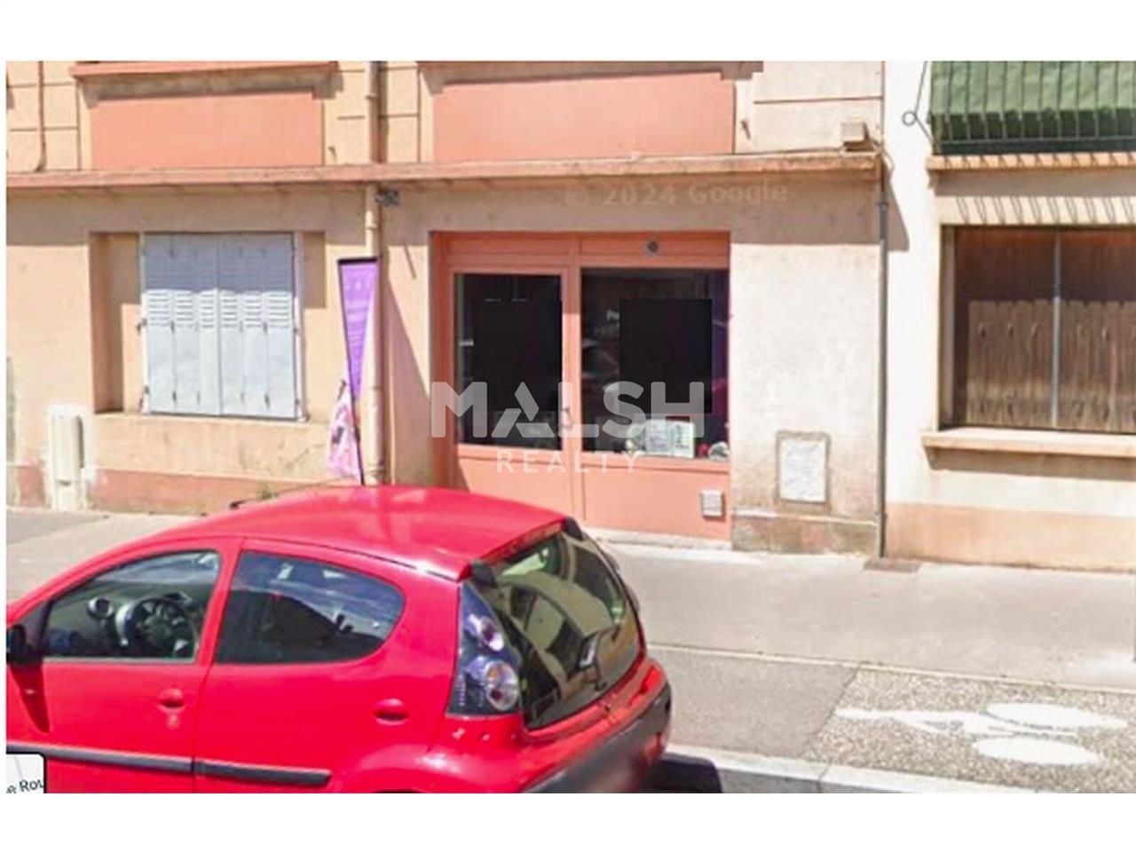 Au rez-de-chaussée d'un immeuble d'habitation, no