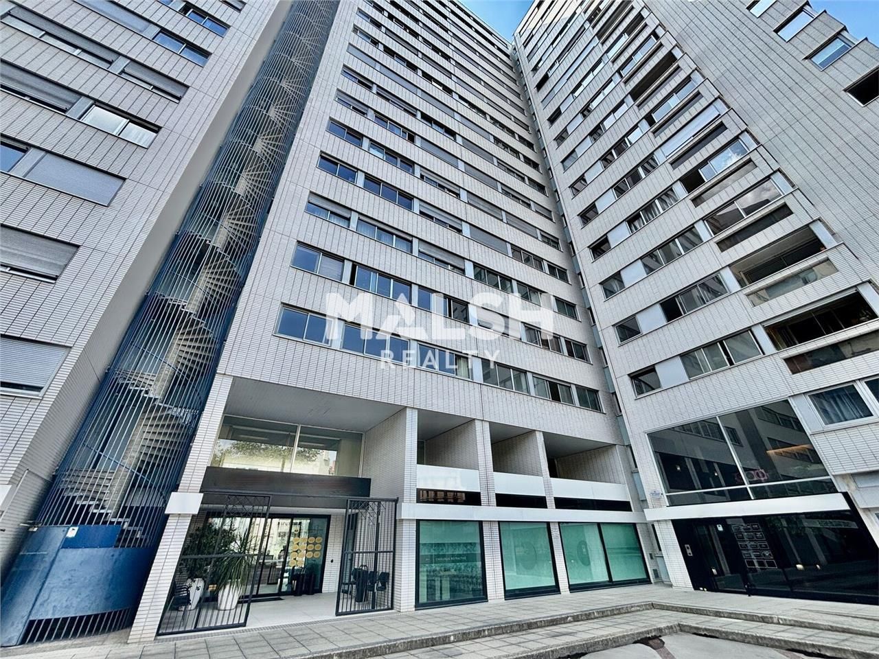 Nous vous proposons des bureaux à vendre d'une su