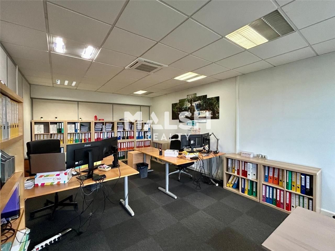 Nous vous proposons à la vente des bureaux de 136