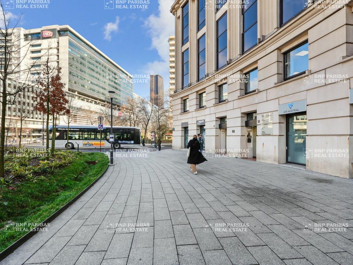 994.59 m² pour ce bureaux en location à Paris