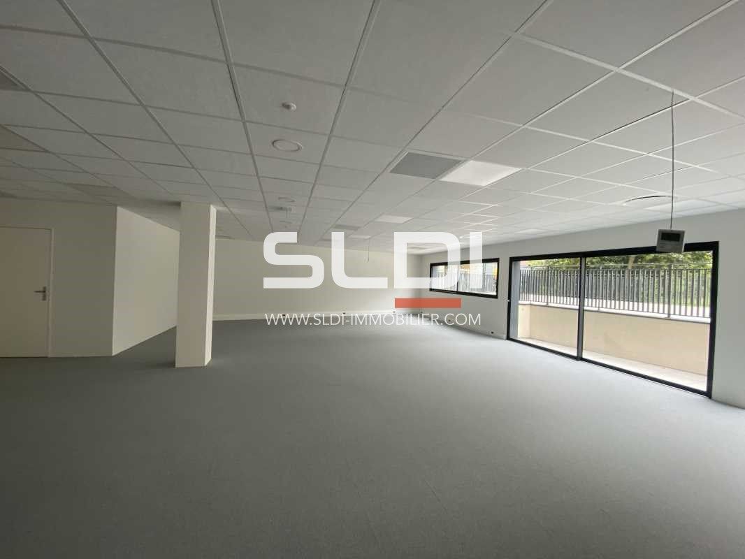 Situé en plein coeur de la Techlid à Dardilly, Dy