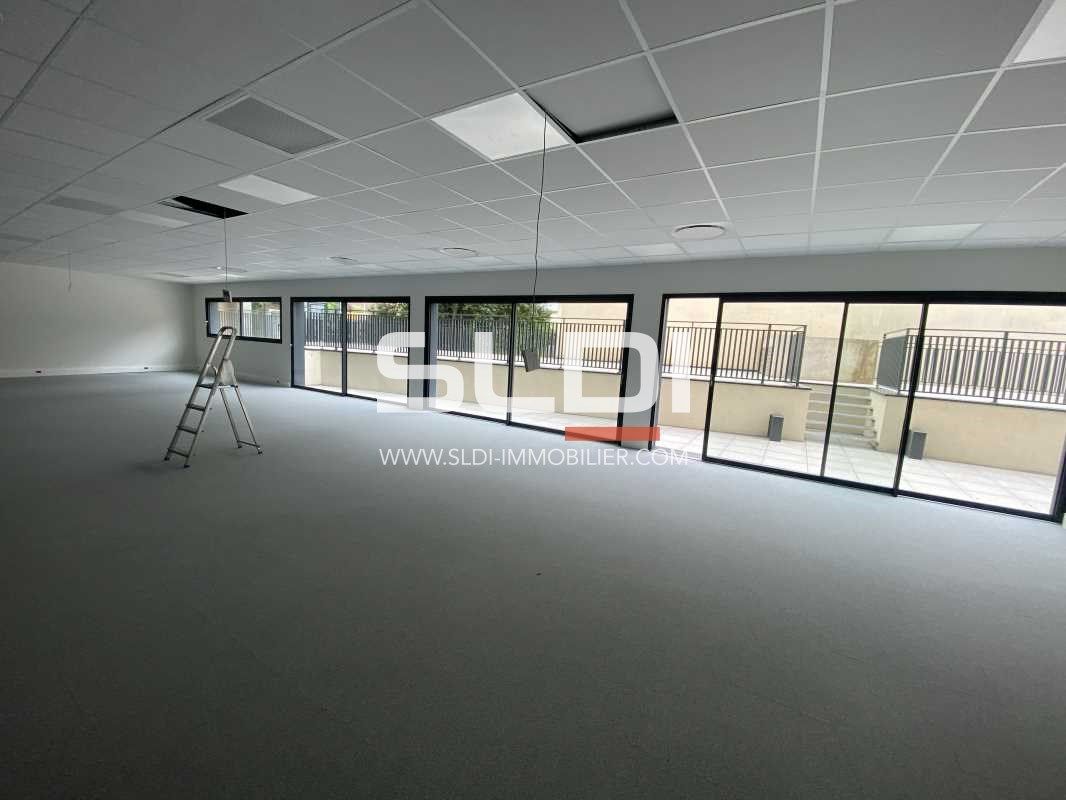 Situé en plein coeur de la Techlid à Dardilly, Dy