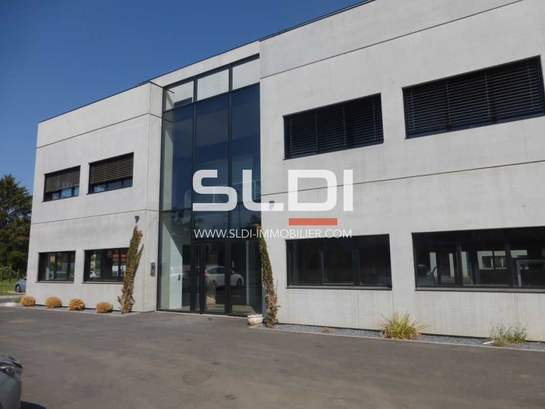 Nous vous proposons un bureau séparé  au sein d'e