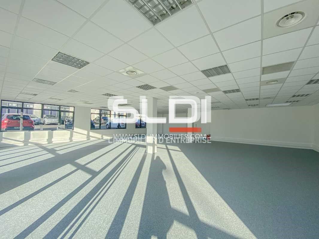 Nous vous proposons deux surfaces de bureaux de 2