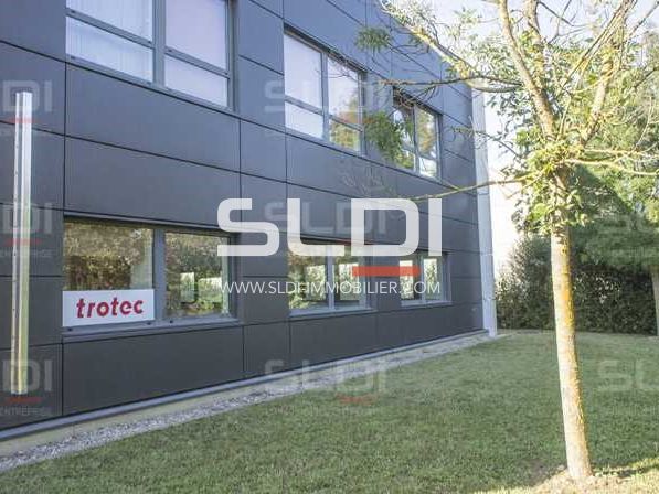 Nous vous proposons à la location deux surfaces d