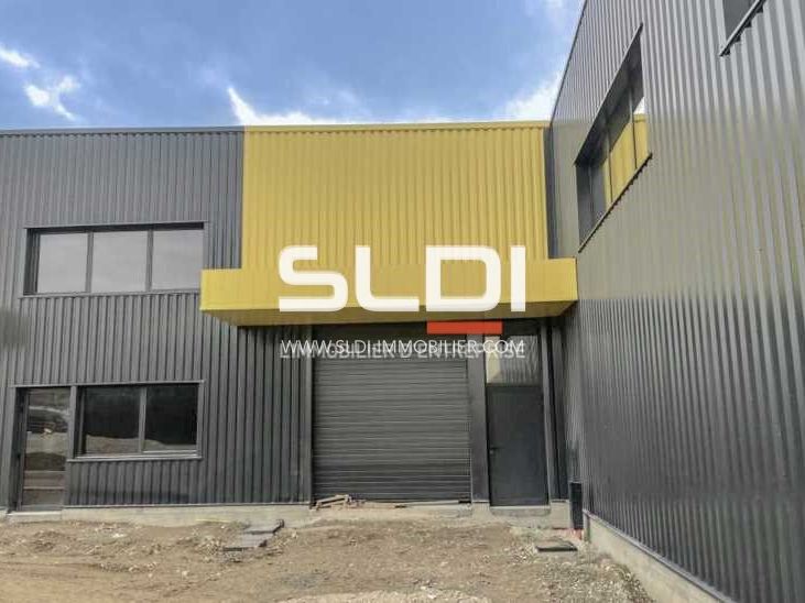 Sur la commune de Frans, nous vous proposons un l