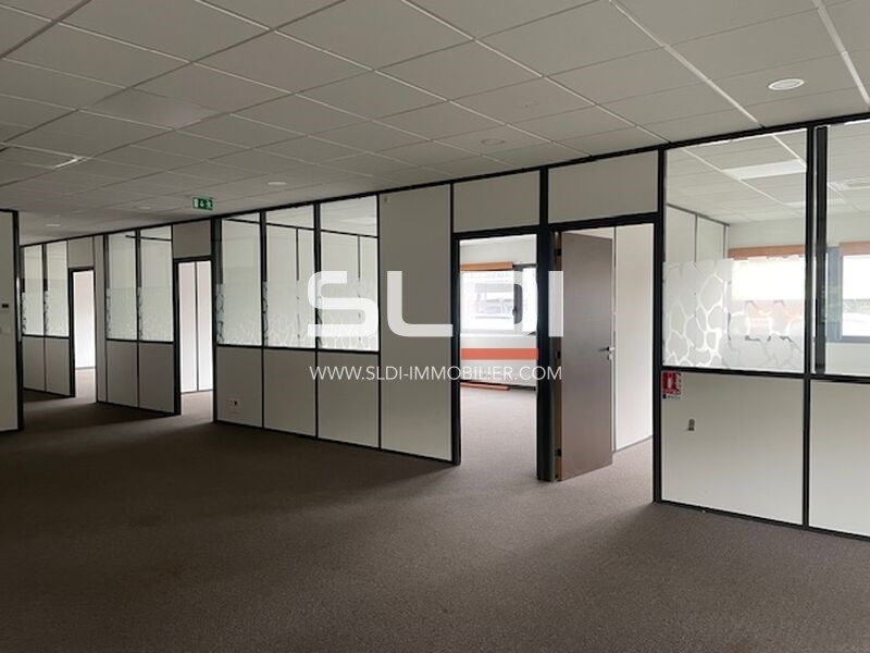 Nous vous proposons 784 m2 de bureaux dans un bât