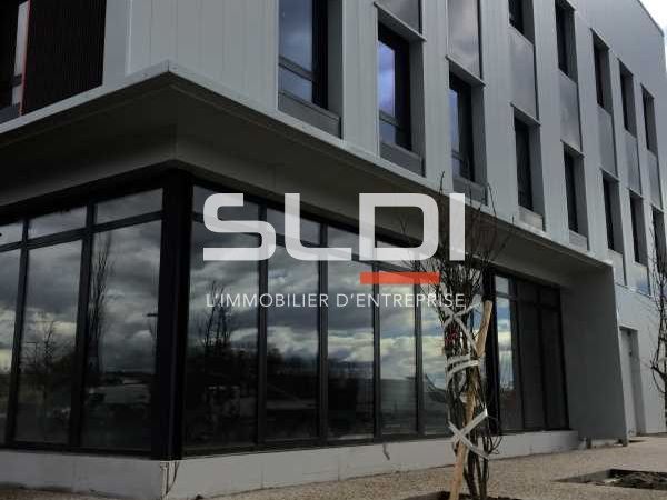 Nous vous proposons une surface d'activité de 226