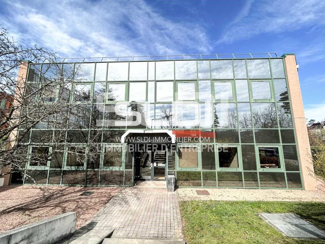 A Limonest, dans un parc arboré, nous vous propos