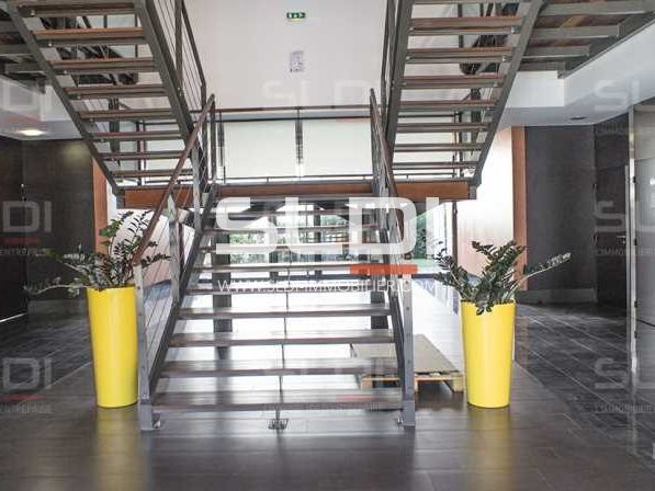 Nous vous proposons à la location deux surfaces d