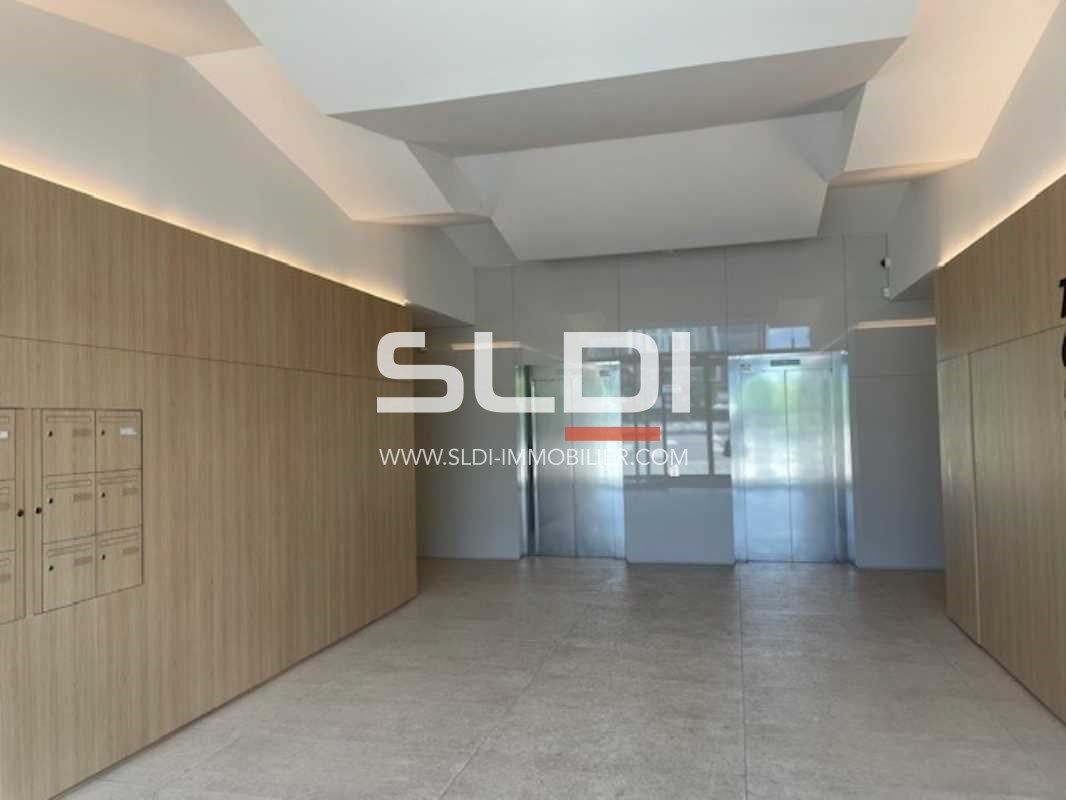 Nous vous proposons des surfaces de bureaux à ven