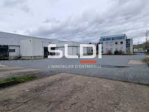 Un ensemble immobilier se composant de deux bâtim