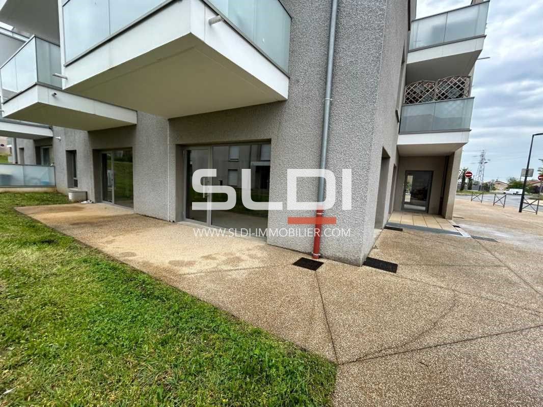 Profitez de ce local commercial de 128m² à louer 