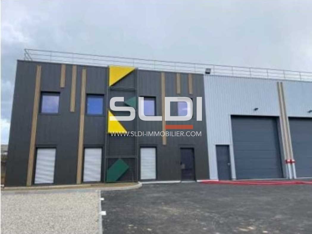 Nous vous proposons à la location  un local d'act