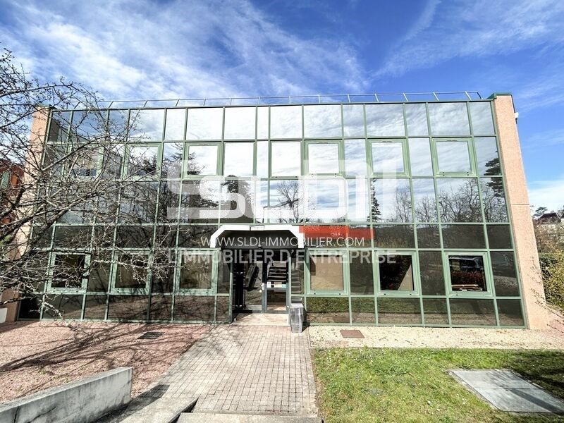 A Limonest, dans un parc arboré, nous vous propos