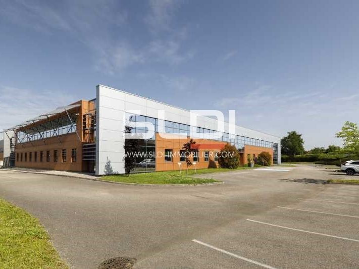 Découvrez ce magnigique bâtiment d'activités et d