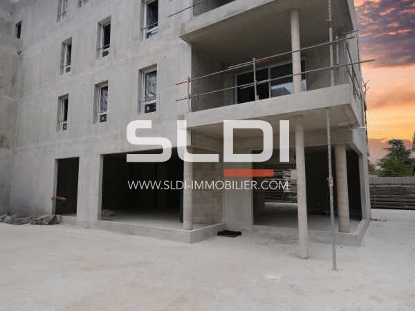 Découvrez ces locaux commerciaux, à la vente, idé