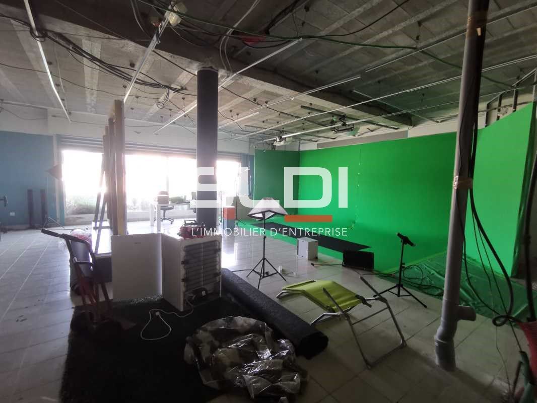 La SLDI vous propose ce local de 108 m², situé en