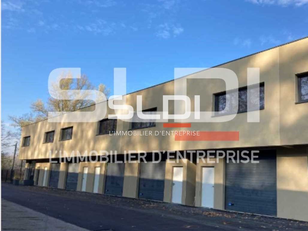 Au sein d'un joli parc d'activité boisé et aéré s