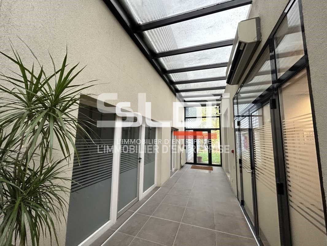 Bureau de 102 m²  à louer dans la dynamique zone 
