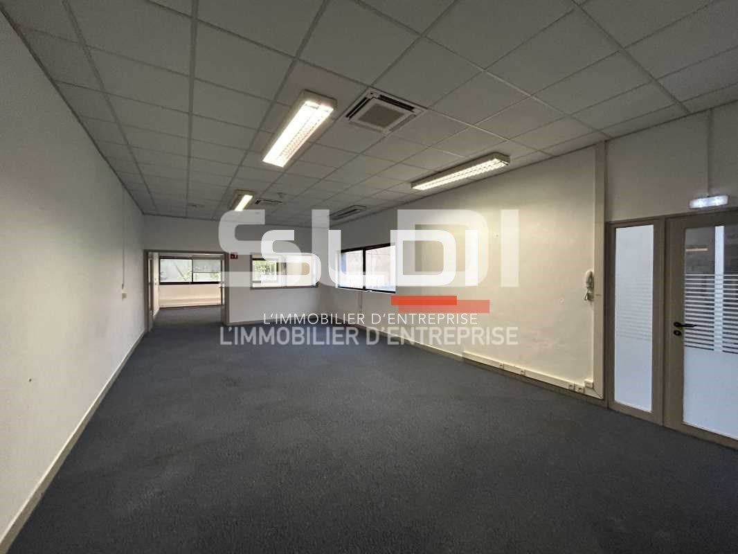 Bureau de 102 m²  à louer dans la dynamique zone 