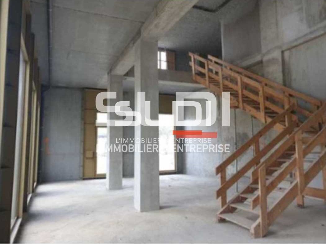 Idéalement situés au Carré de Soie, proximité imm