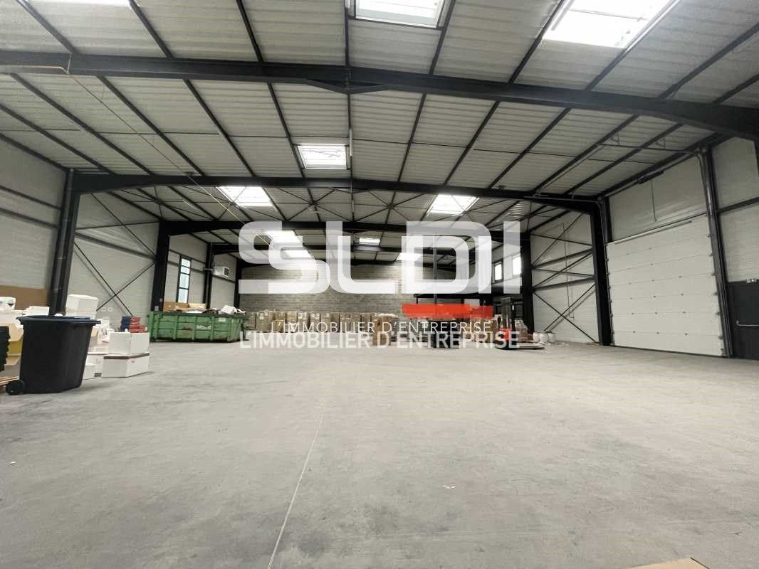 Saint Priest, proche des axes autoroutiers, nous 